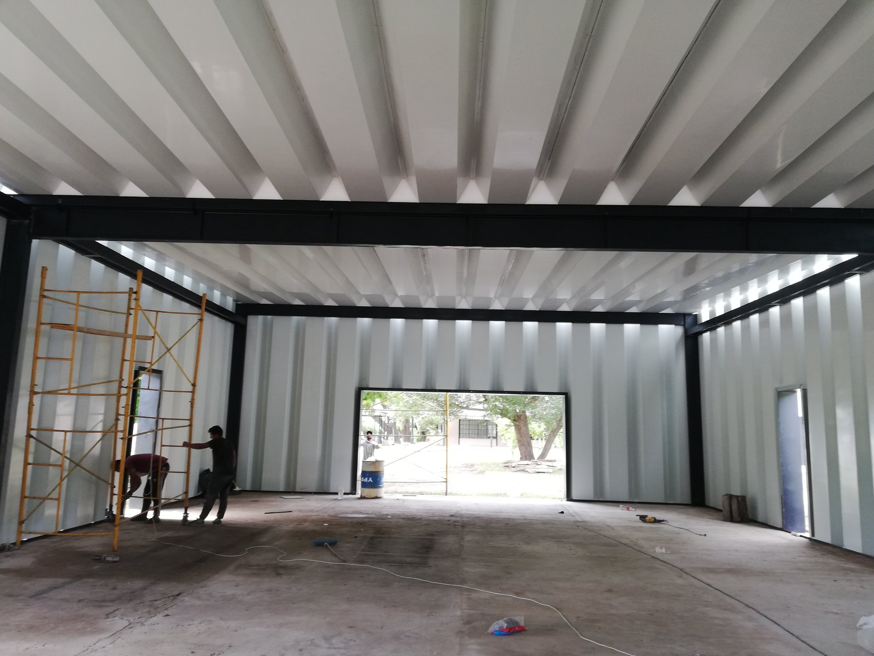 Interior de proyecto industrial con sistema NURPANEL